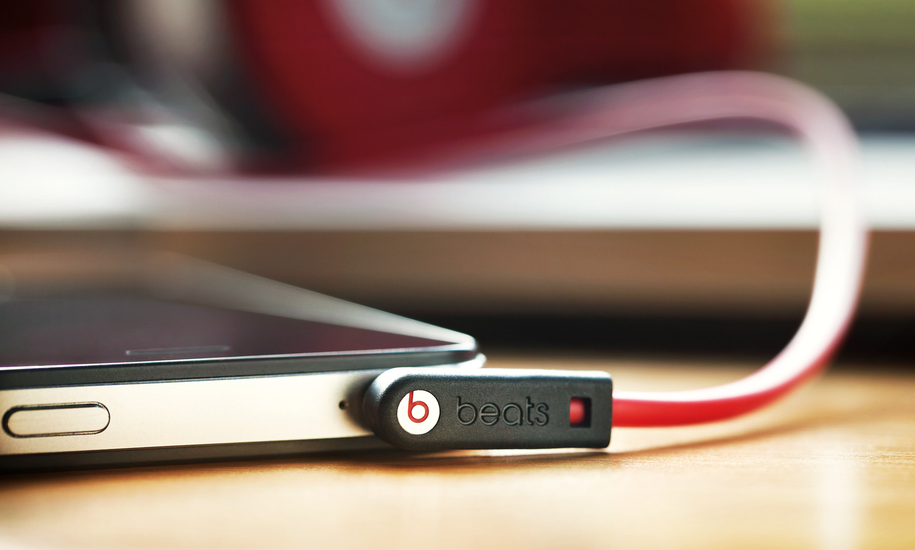 Product Photography Gadgets Beats By Dre Mini Jack iPhone Environmental Shot with Daylight Chicago